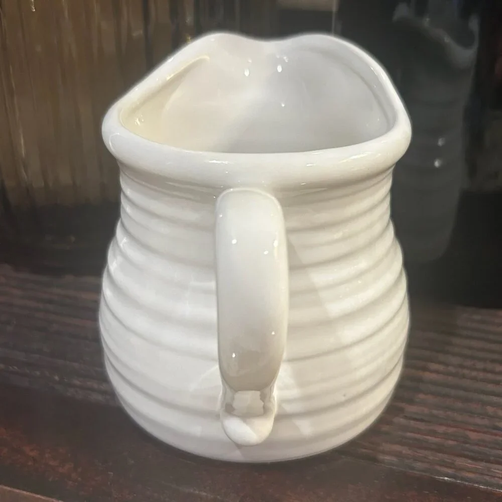 NWT Set of 2 White French Country Style Textured Creamers Jugs Pitchers - Picture 8 of 13